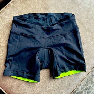 Lululemon bike shorts size 6